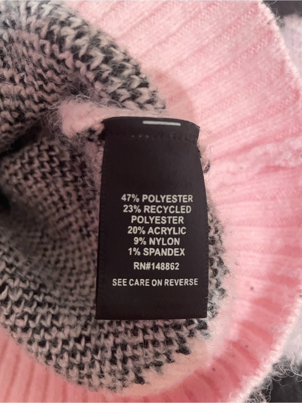 🐻‍❄️🌸🖤 Pink Marshmallow Sweater with Black Hearts - Picture 4 of 4